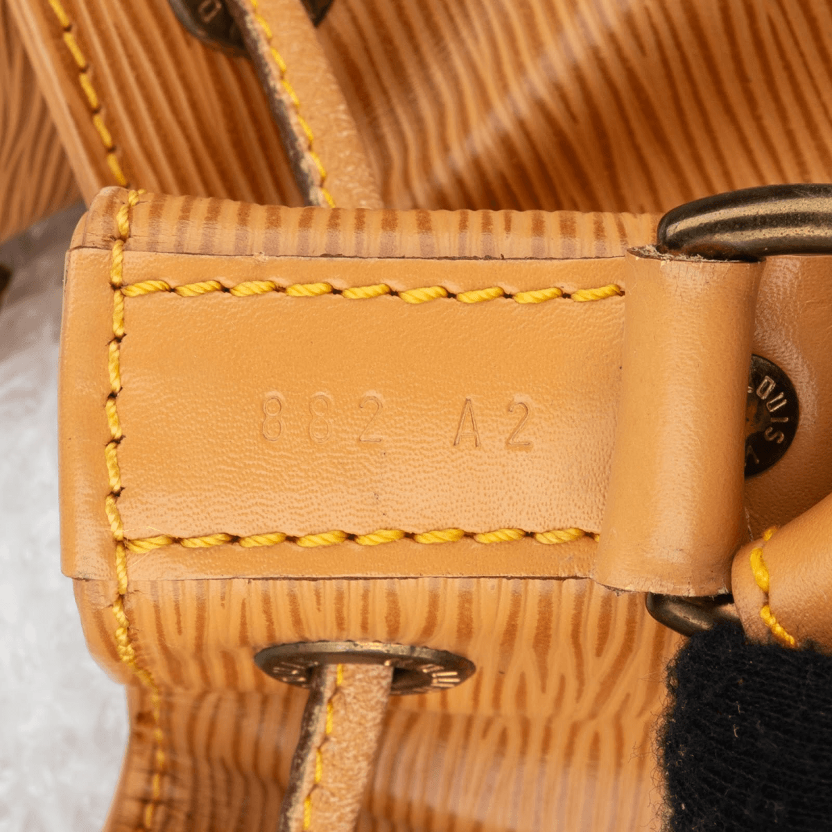 Louis Vuitton Epi Sac Noé Grande — fotografie 10