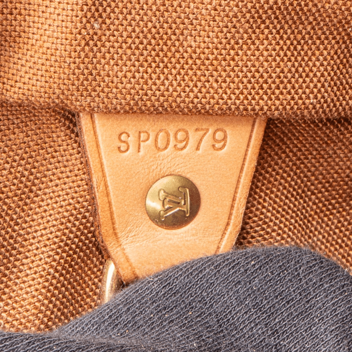 Louis Vuitton Montsouris MM Backpack — fotografie 6