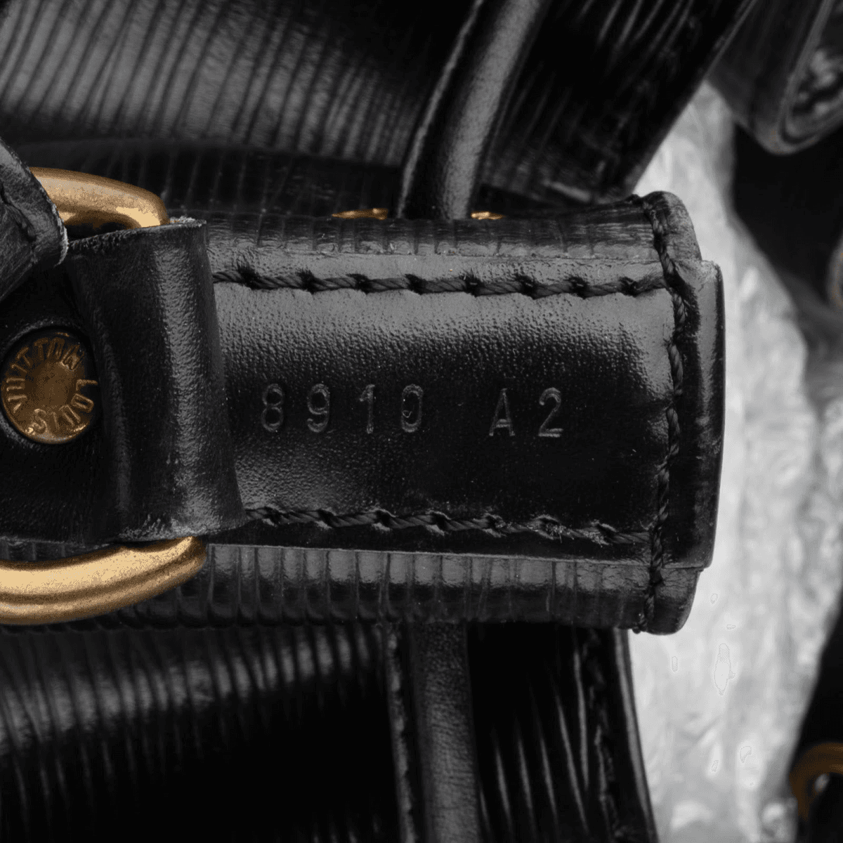 Louis Vuitton Noir Epi Sac Noé Grande — fotografie 8